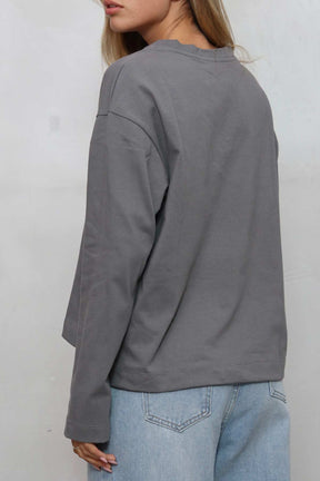 חולצת אוברסייז וי דיזייר