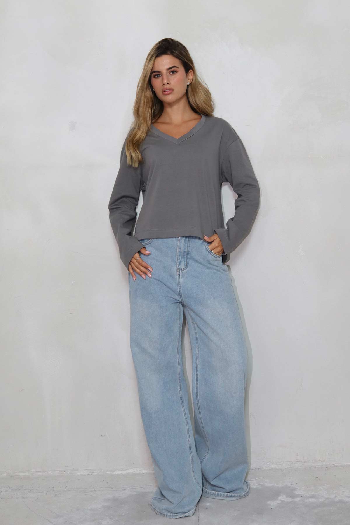 חולצת אוברסייז וי דיזייר