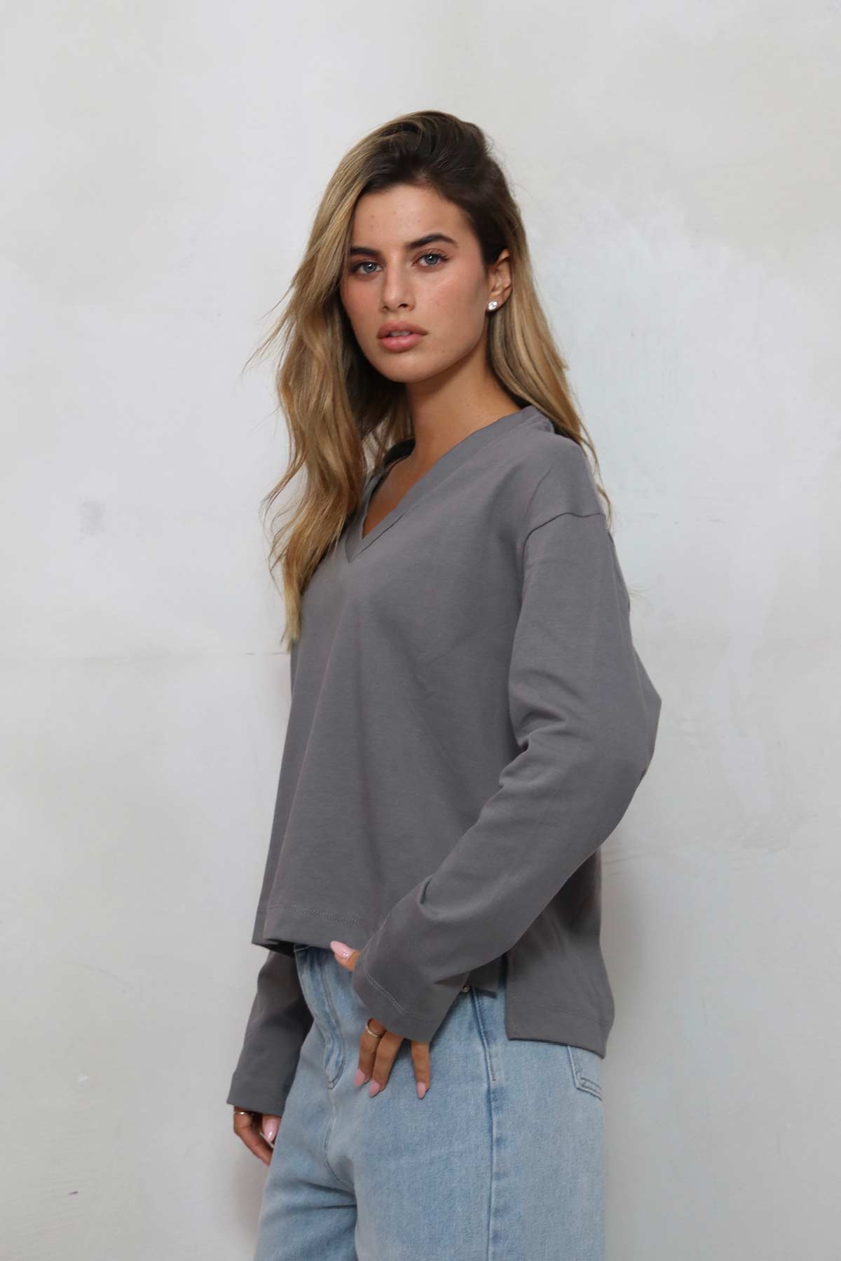 חולצת אוברסייז וי דיזייר