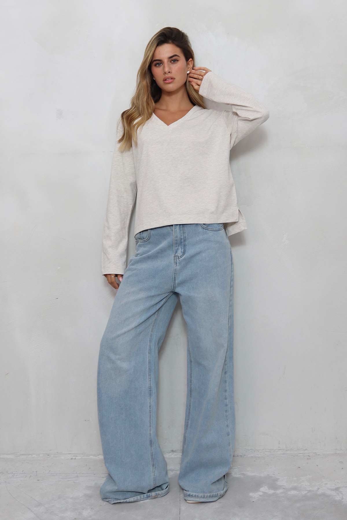 חולצת אוברסייז וי דיזייר