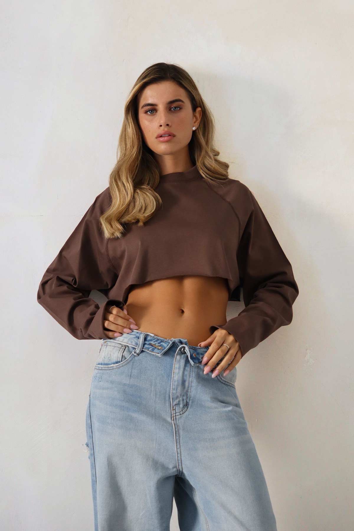 חולצת קרופ גזור חואניטה