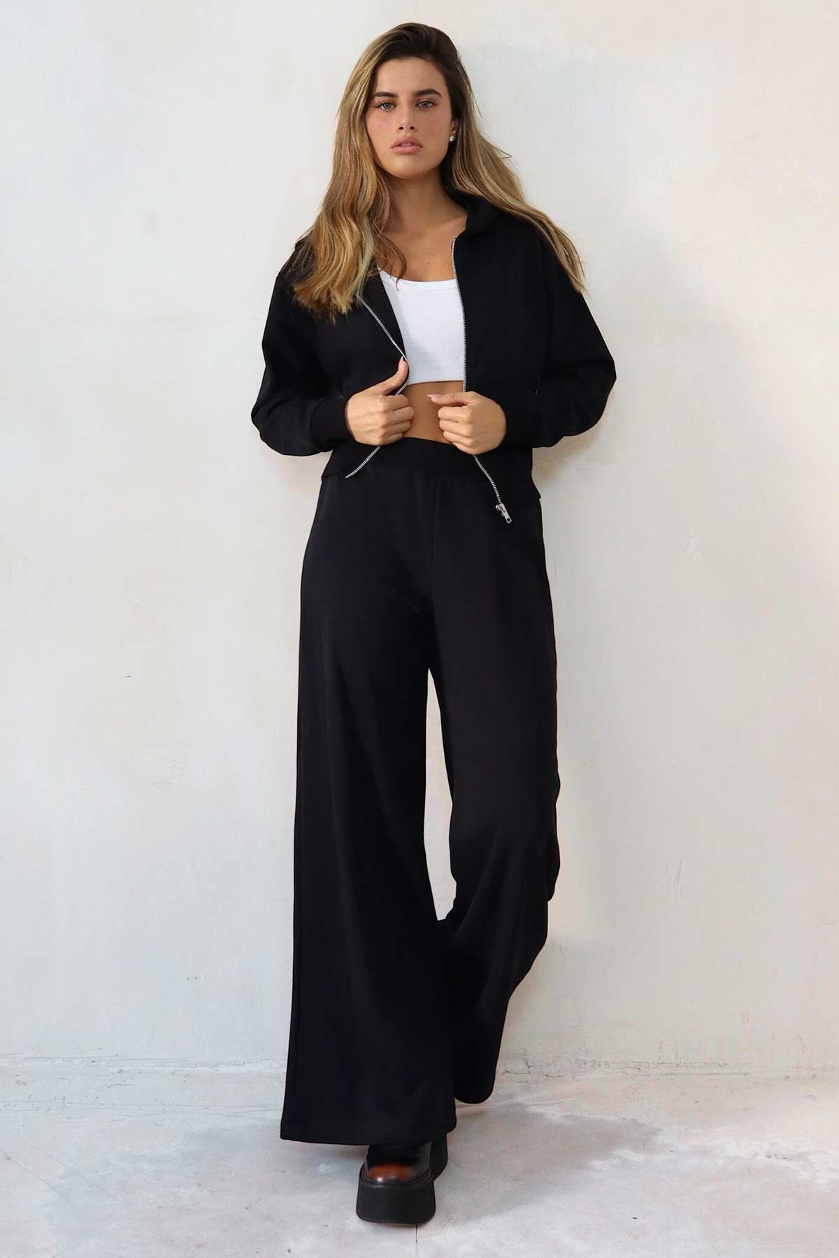 חליפת מונריאל