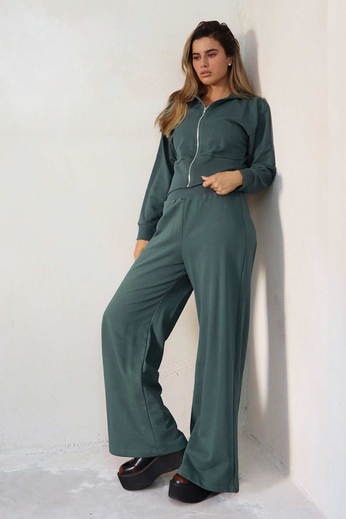 חליפת מונריאל