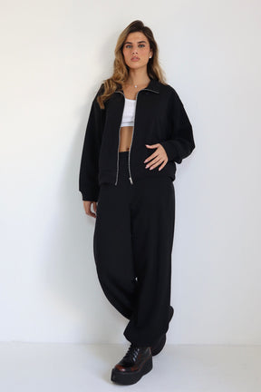 חליפת איזי