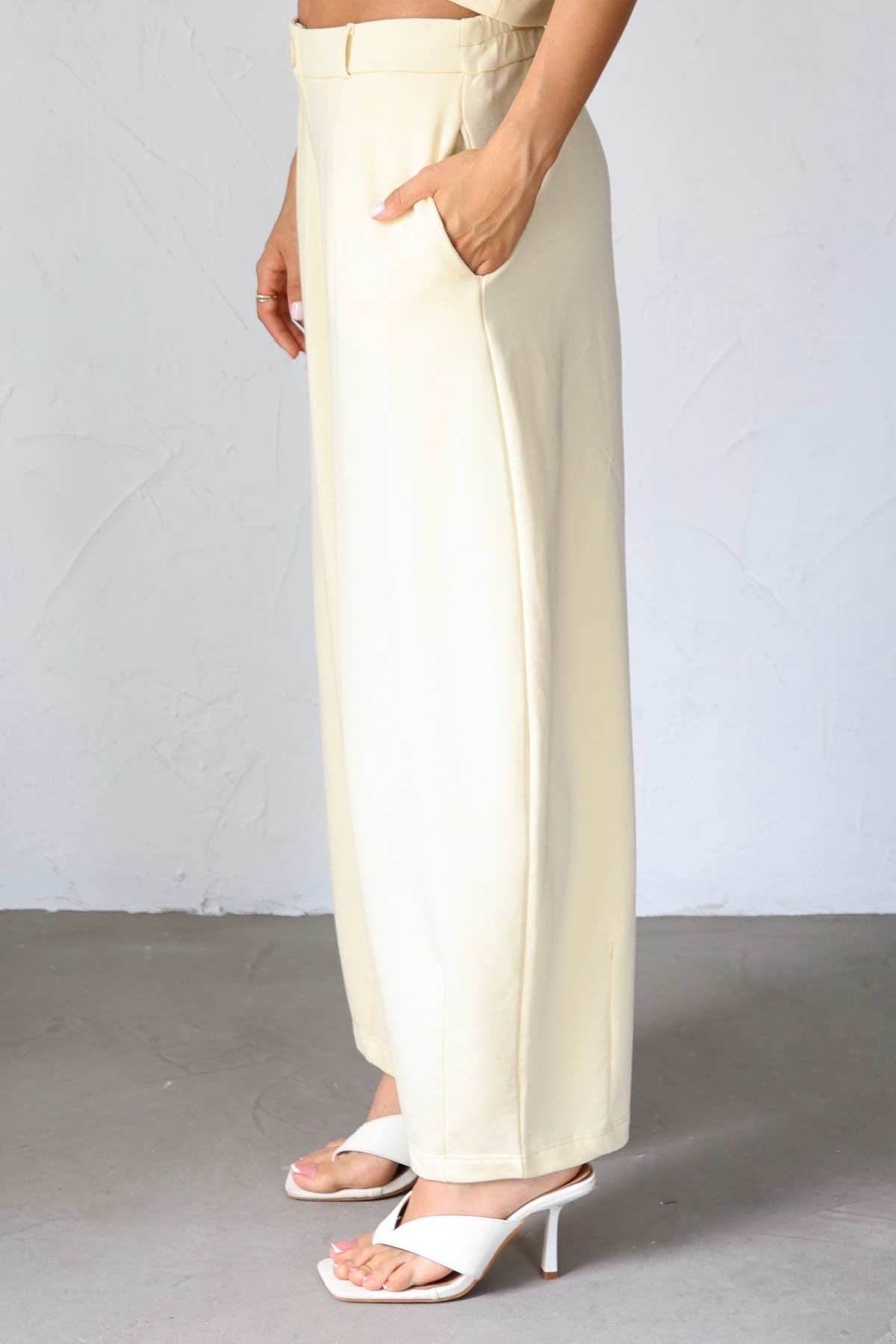 #צבע_צהוב בהיר