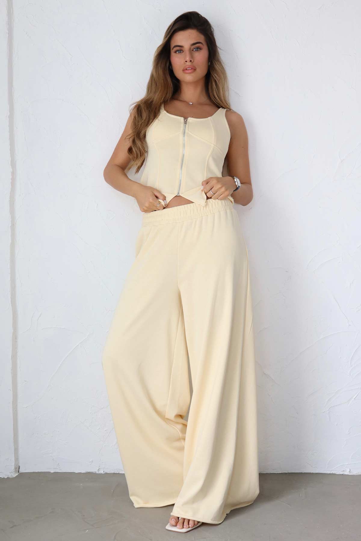 #צבע_צהוב בהיר