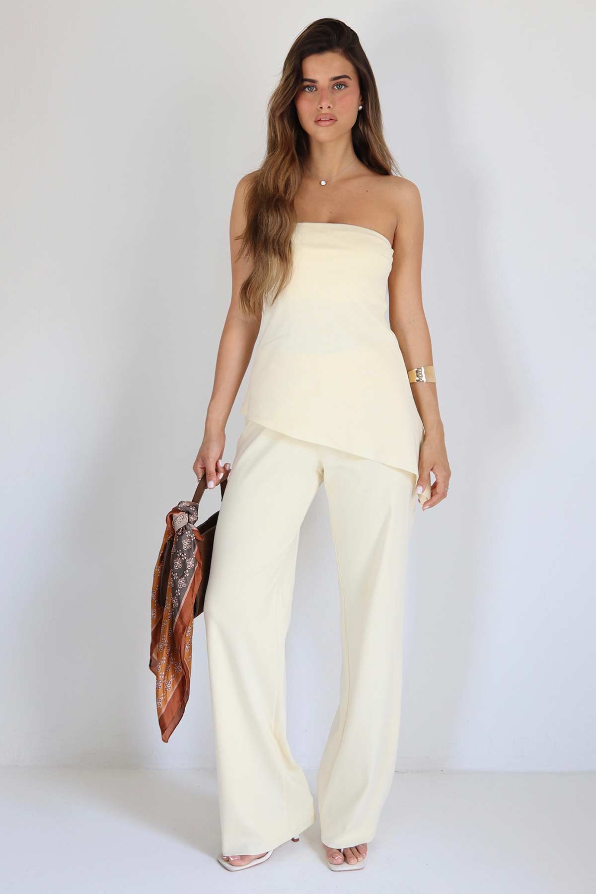 #צבע_צהוב בהיר