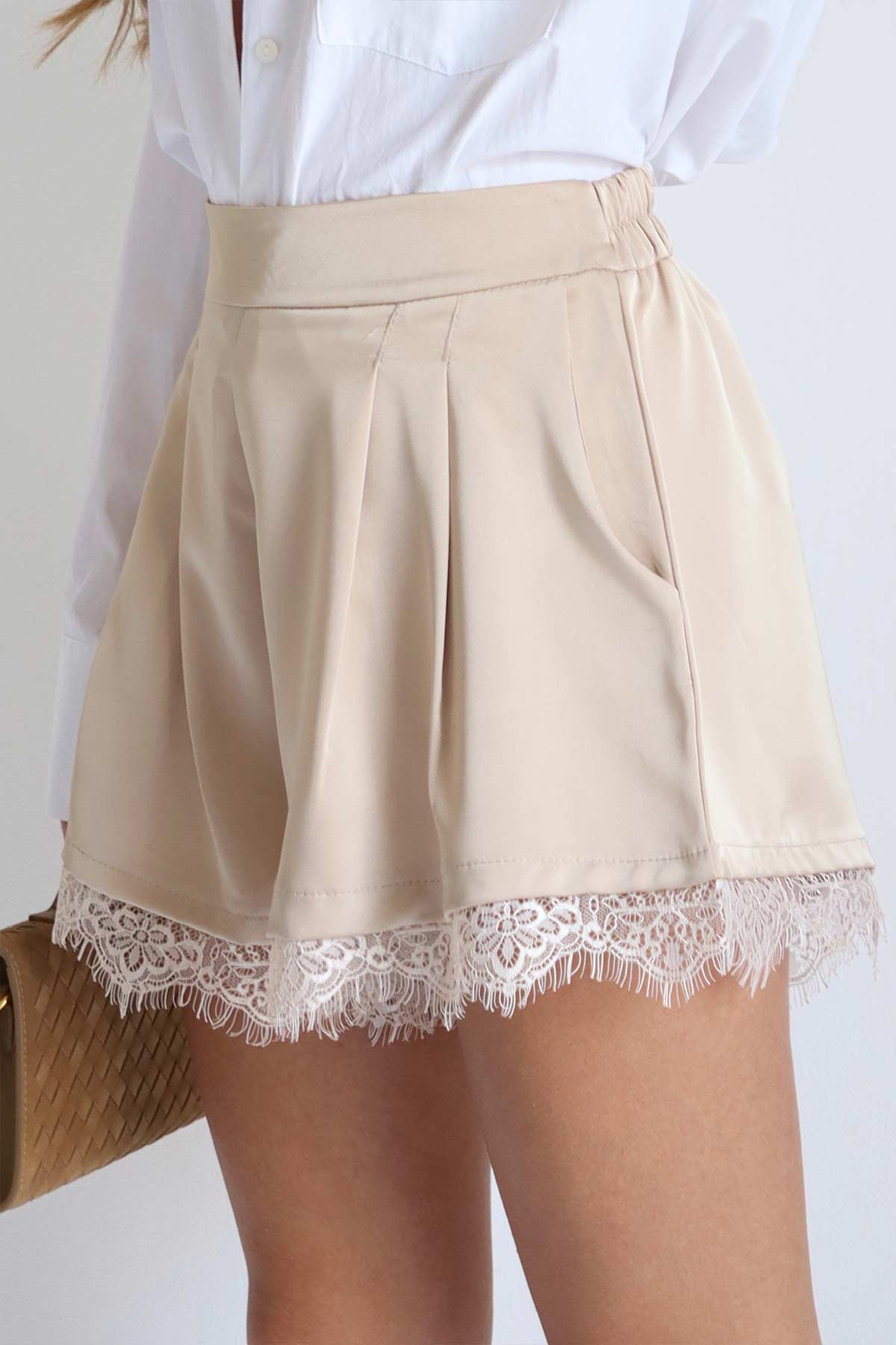 מכנסי שורט תחרה אלבי