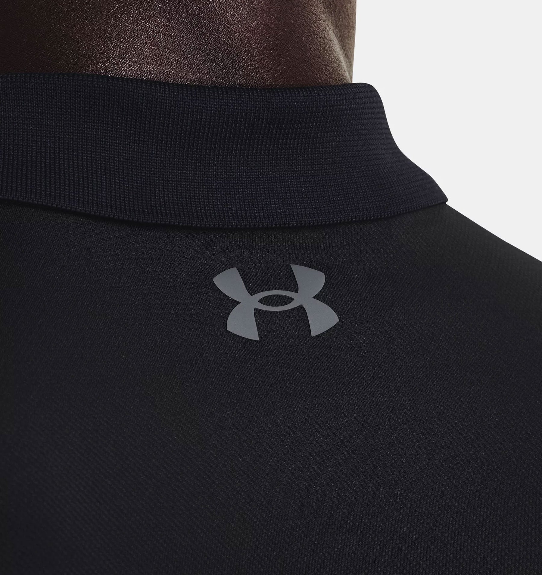 אנדר ארמור חולצת פולו קצרה בצבע שחור לגברים-Under Armour-S-נאקו