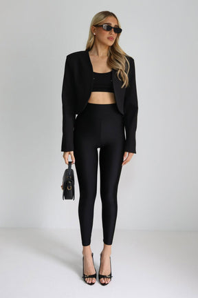 טייץ מבריק ואניה