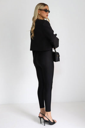 טייץ מבריק ואניה