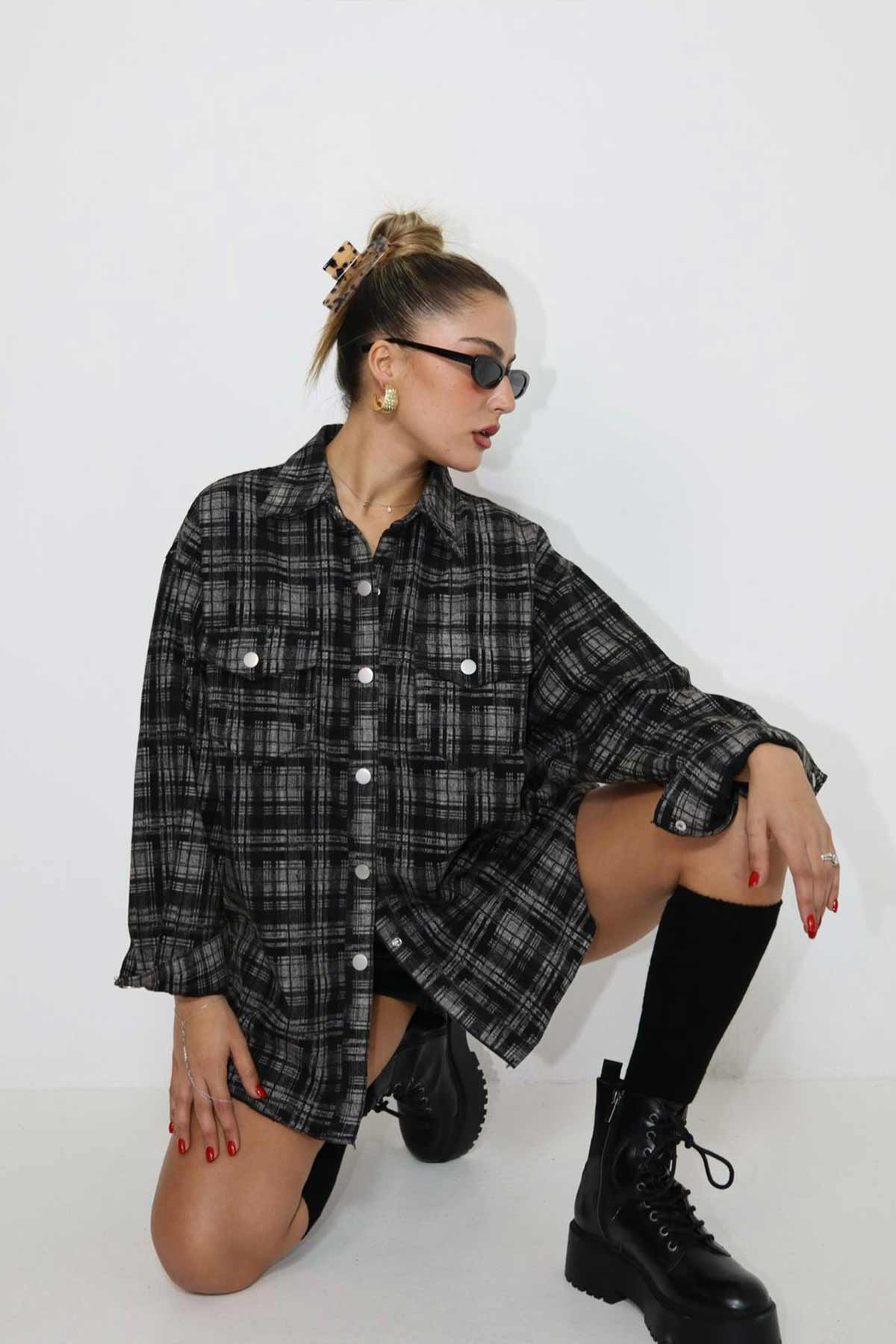 חולצת אוברסייז מכופתרת לוסיה