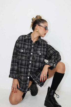 חולצת אוברסייז מכופתרת לוסיה