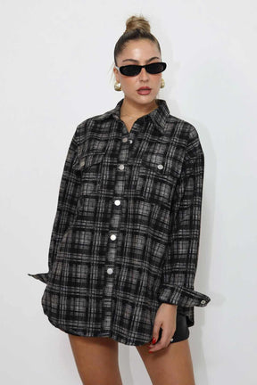 חולצת אוברסייז מכופתרת לוסיה