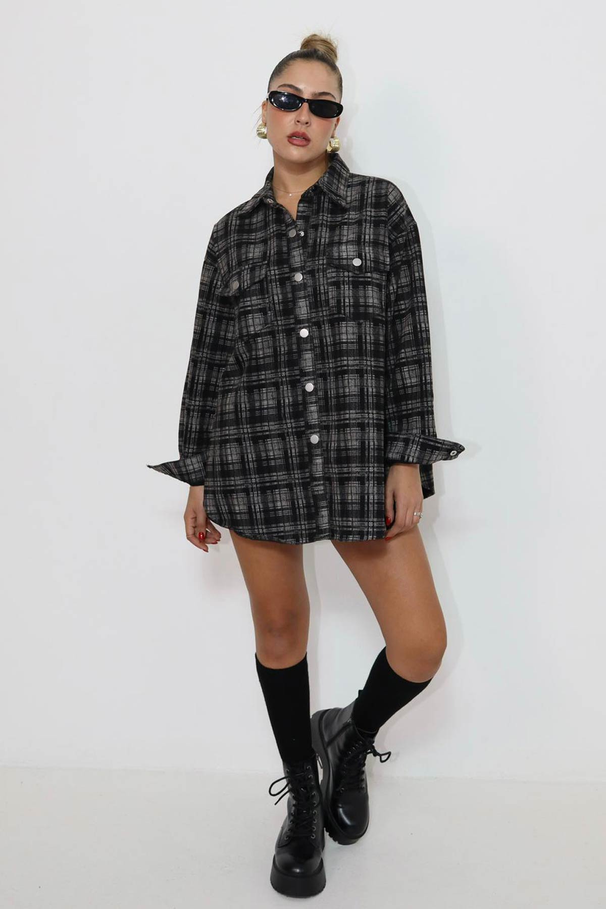 חולצת אוברסייז מכופתרת לוסיה