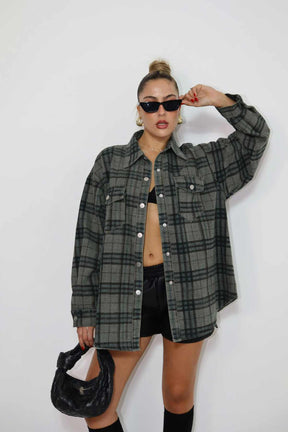 חולצת אוברסייז מכופתרת לוסיה