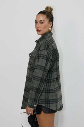 חולצת אוברסייז מכופתרת לוסיה