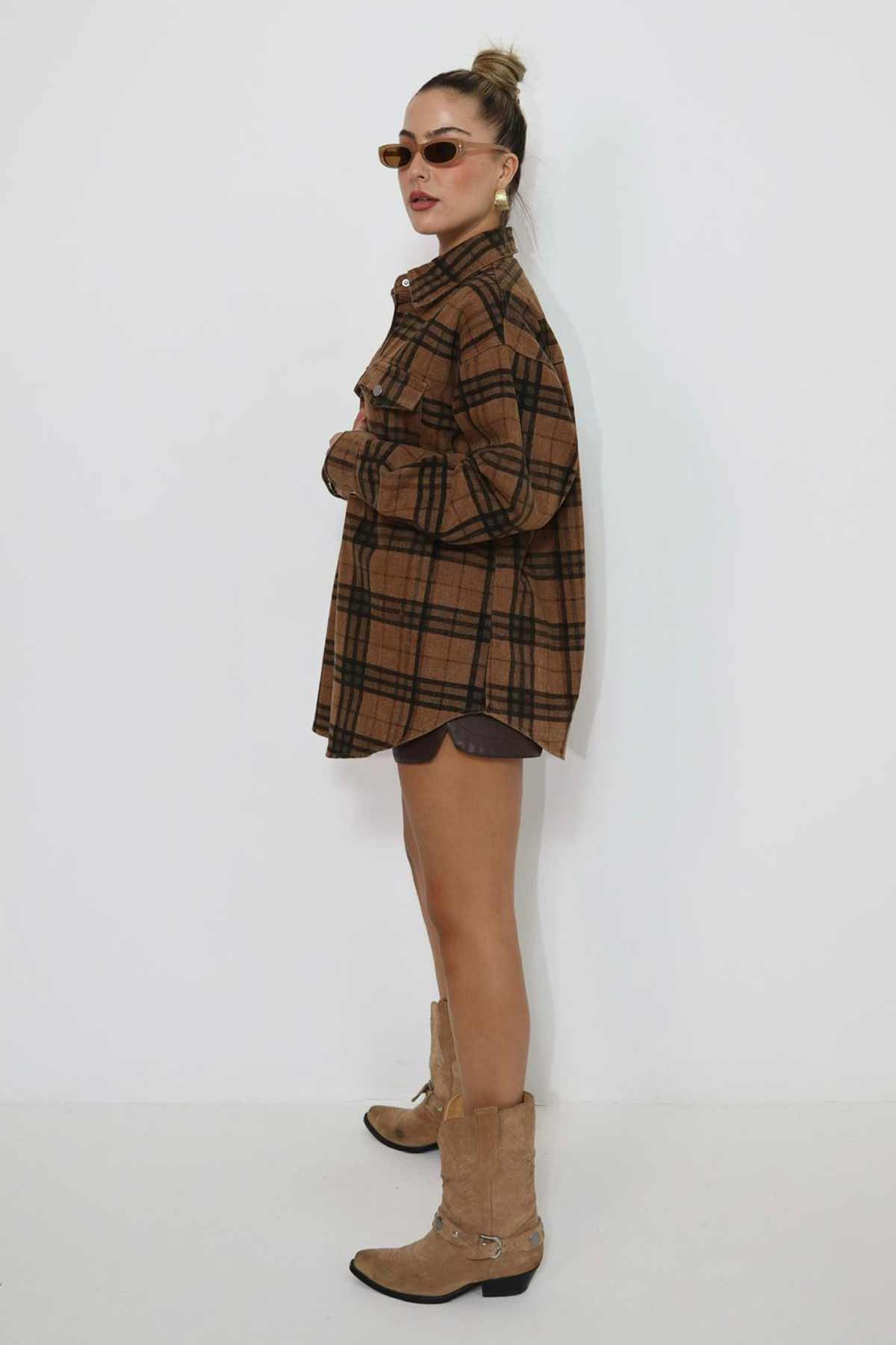 חולצת אוברסייז מכופתרת לוסיה