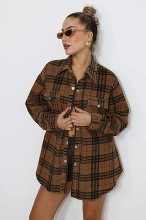 חולצת אוברסייז מכופתרת לוסיה