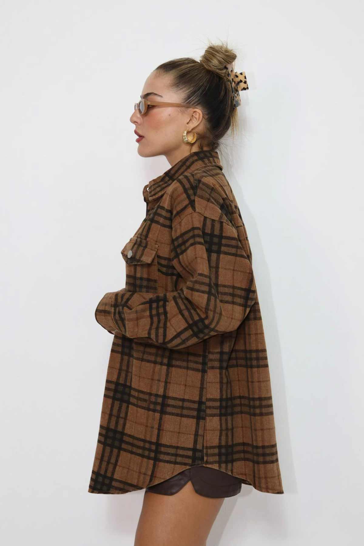 חולצת אוברסייז מכופתרת לוסיה