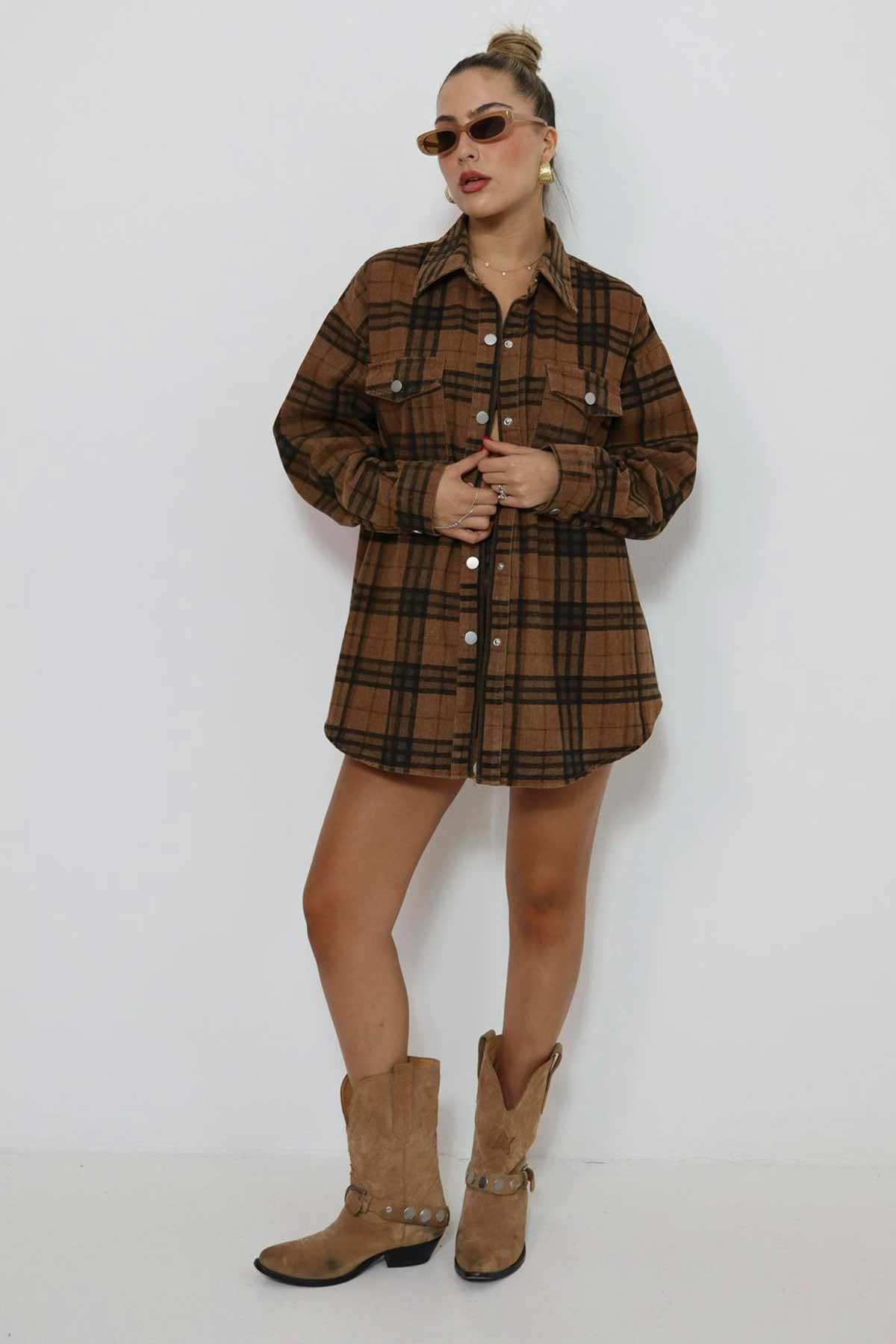 חולצת אוברסייז מכופתרת לוסיה