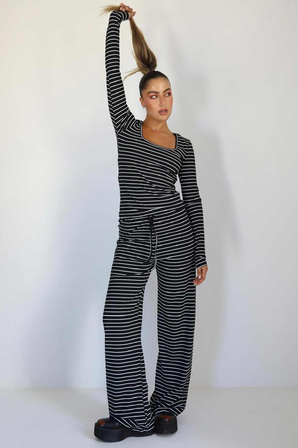 חליפת פסים אופליה