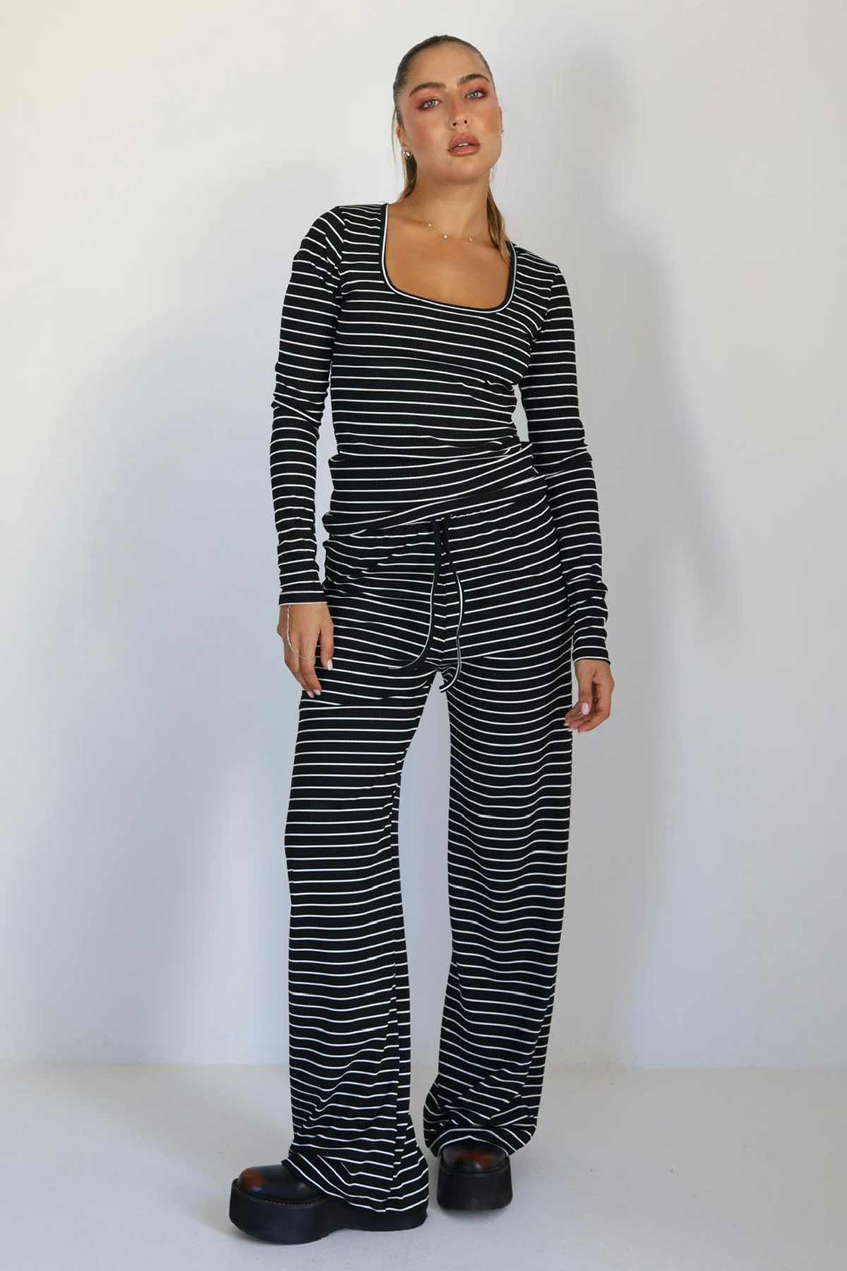 חליפת פסים אופליה