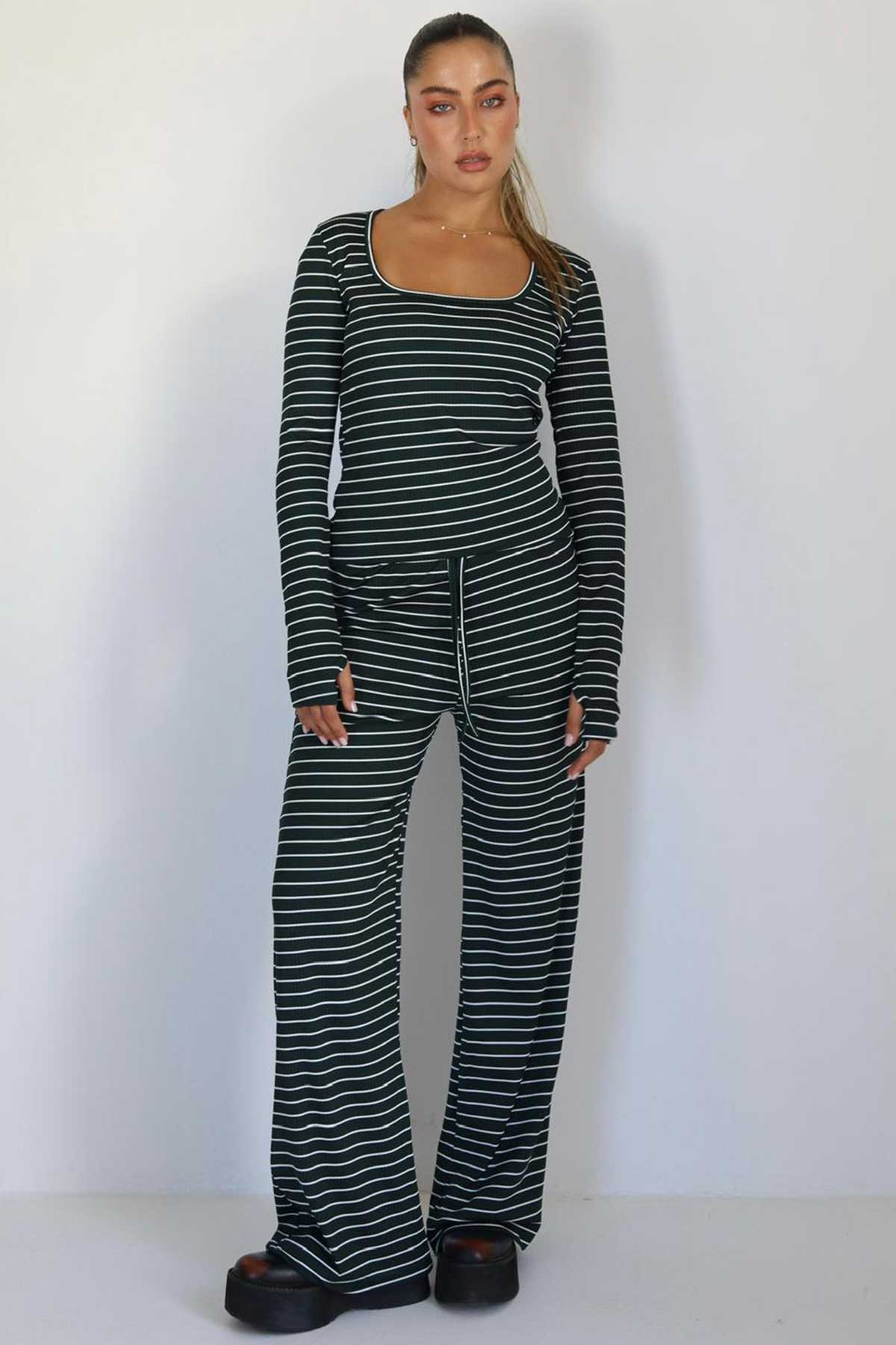 חליפת פסים אופליה