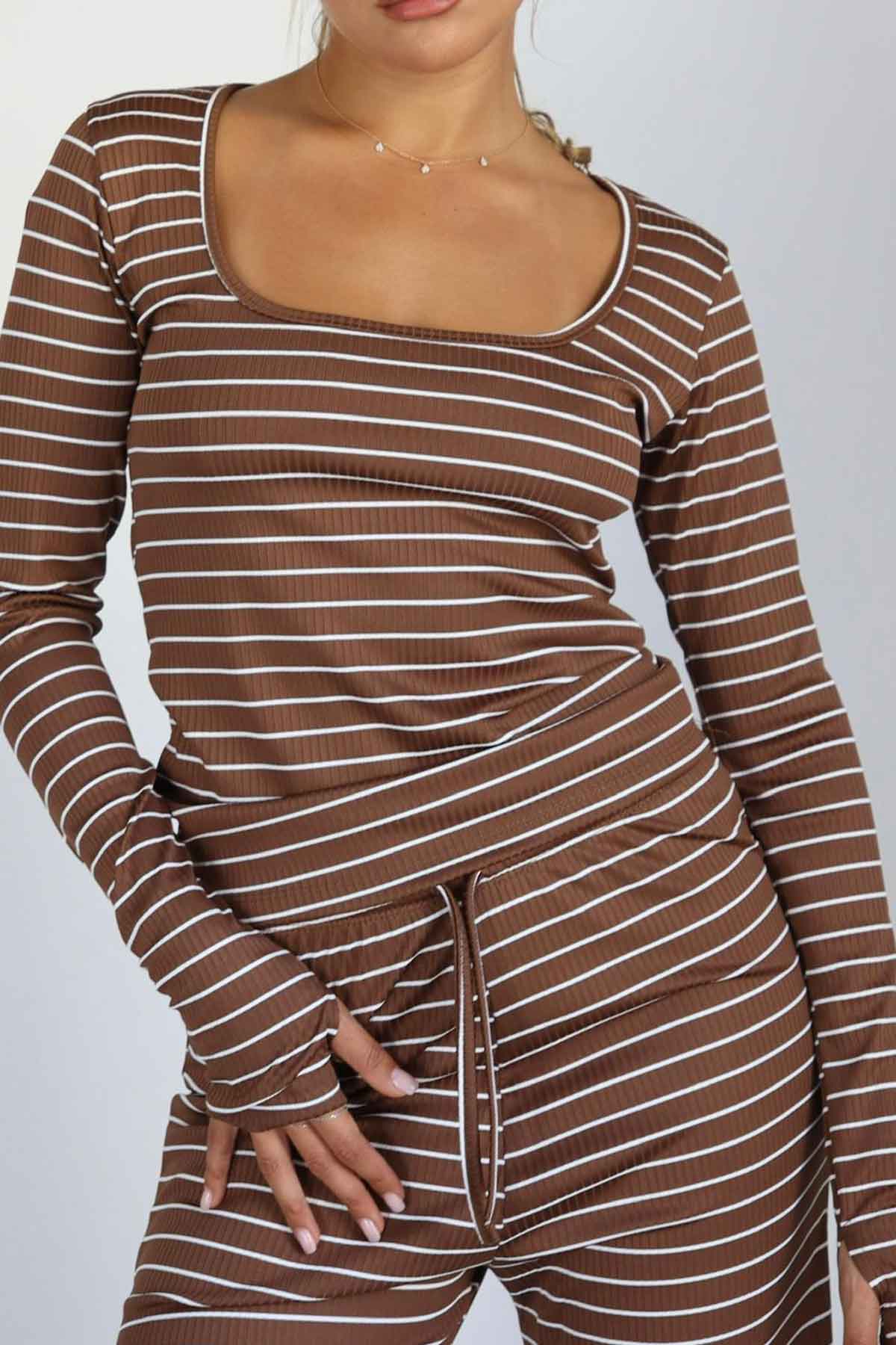 חליפת פסים אופליה