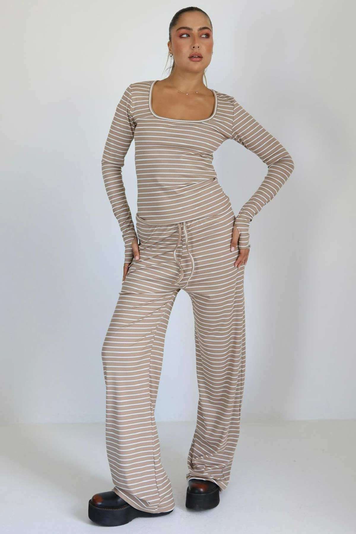 חליפת פסים אופליה