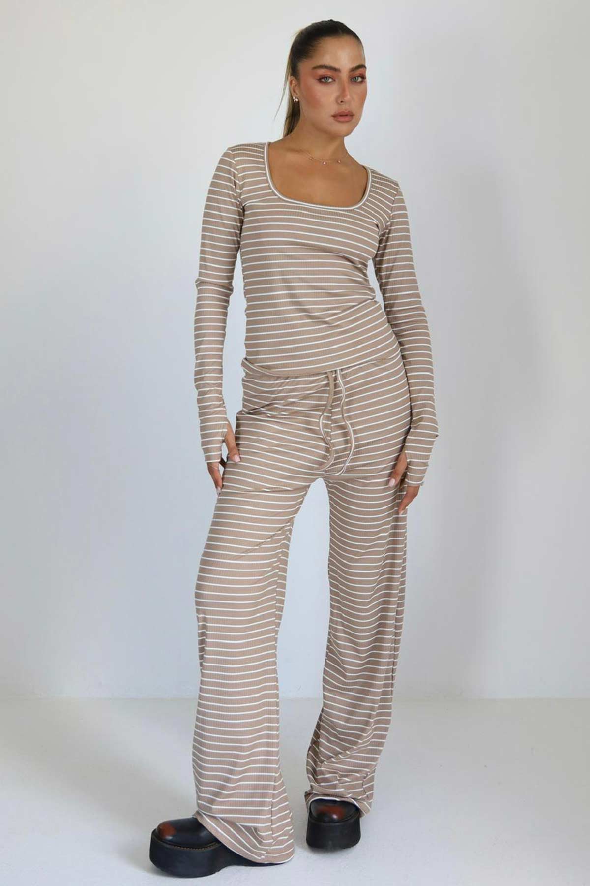 חליפת פסים אופליה