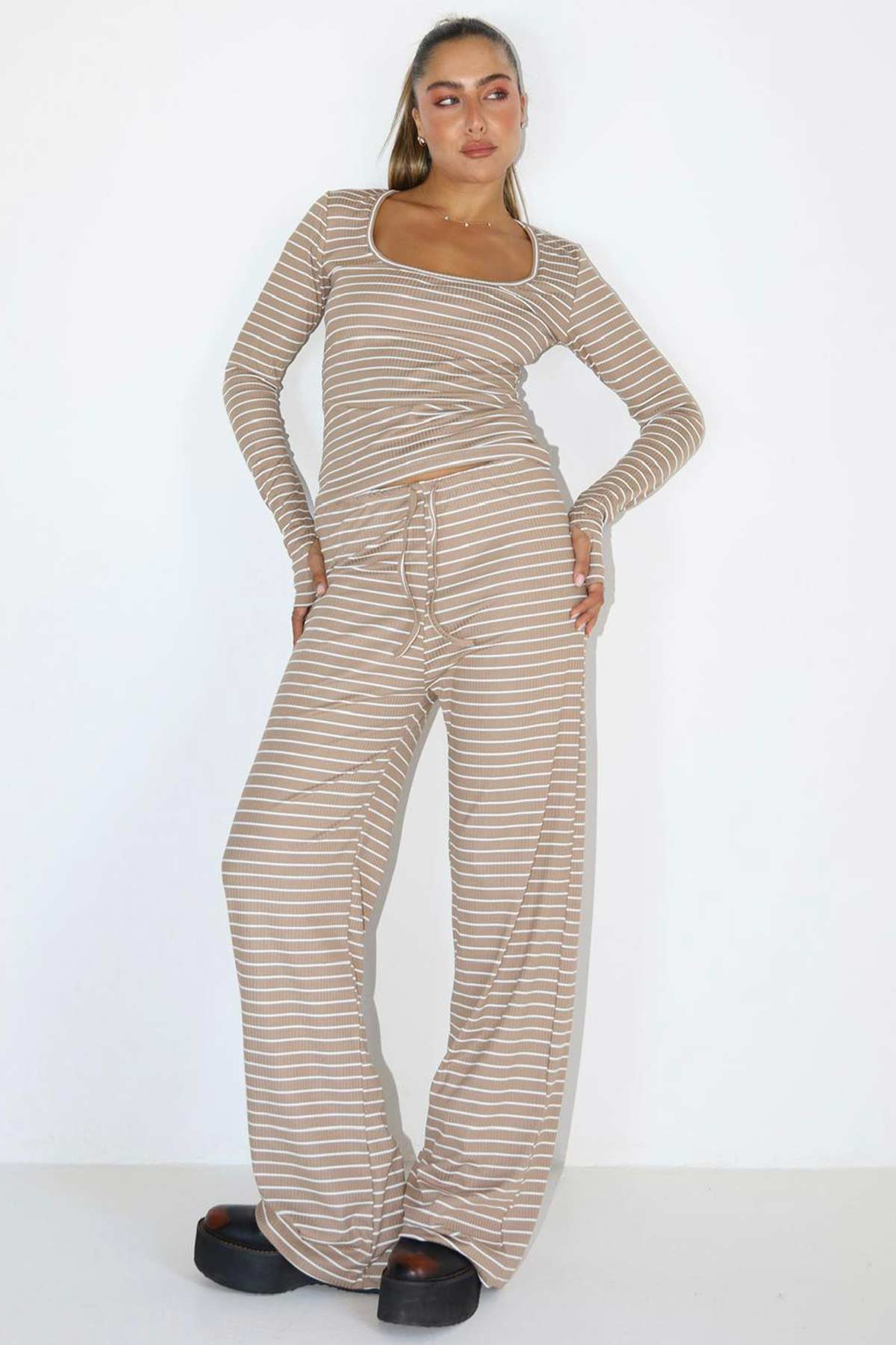 חליפת פסים אופליה