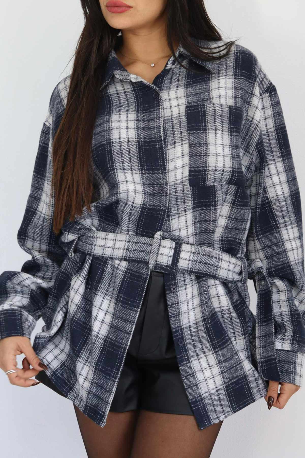 ג׳קט פלנל צ׳ריטי