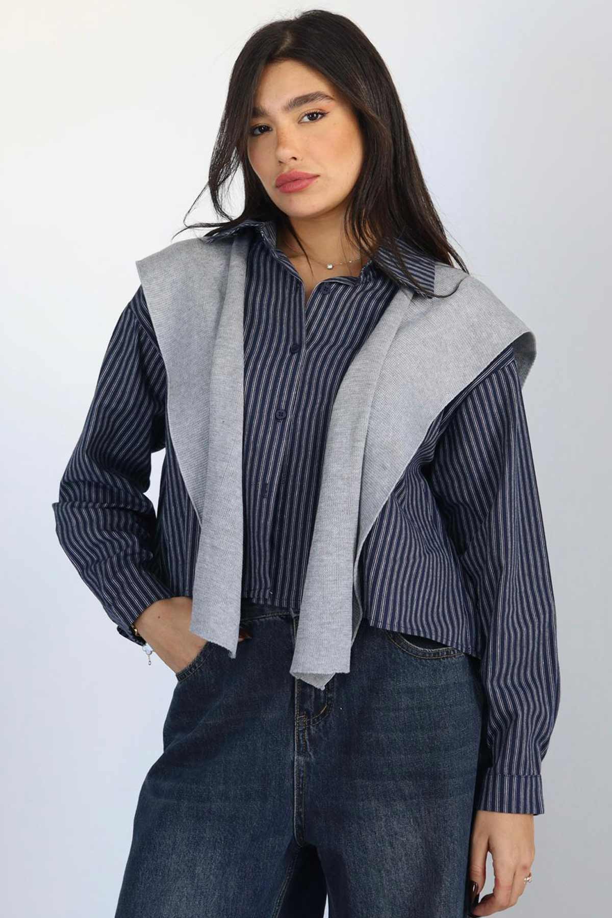 חולצה מכופתרת וצעיף אייברי