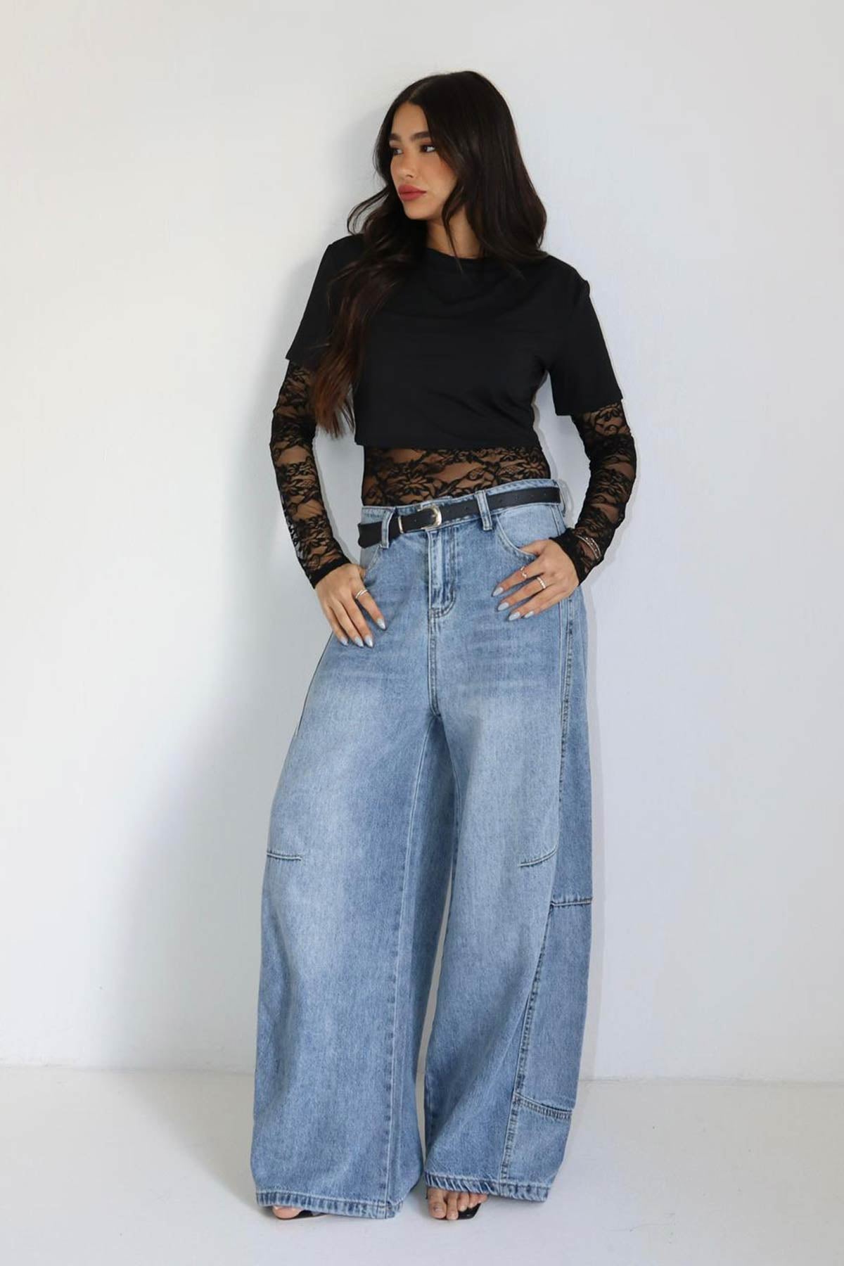 חולצת קרופ תחרה צ׳לסי