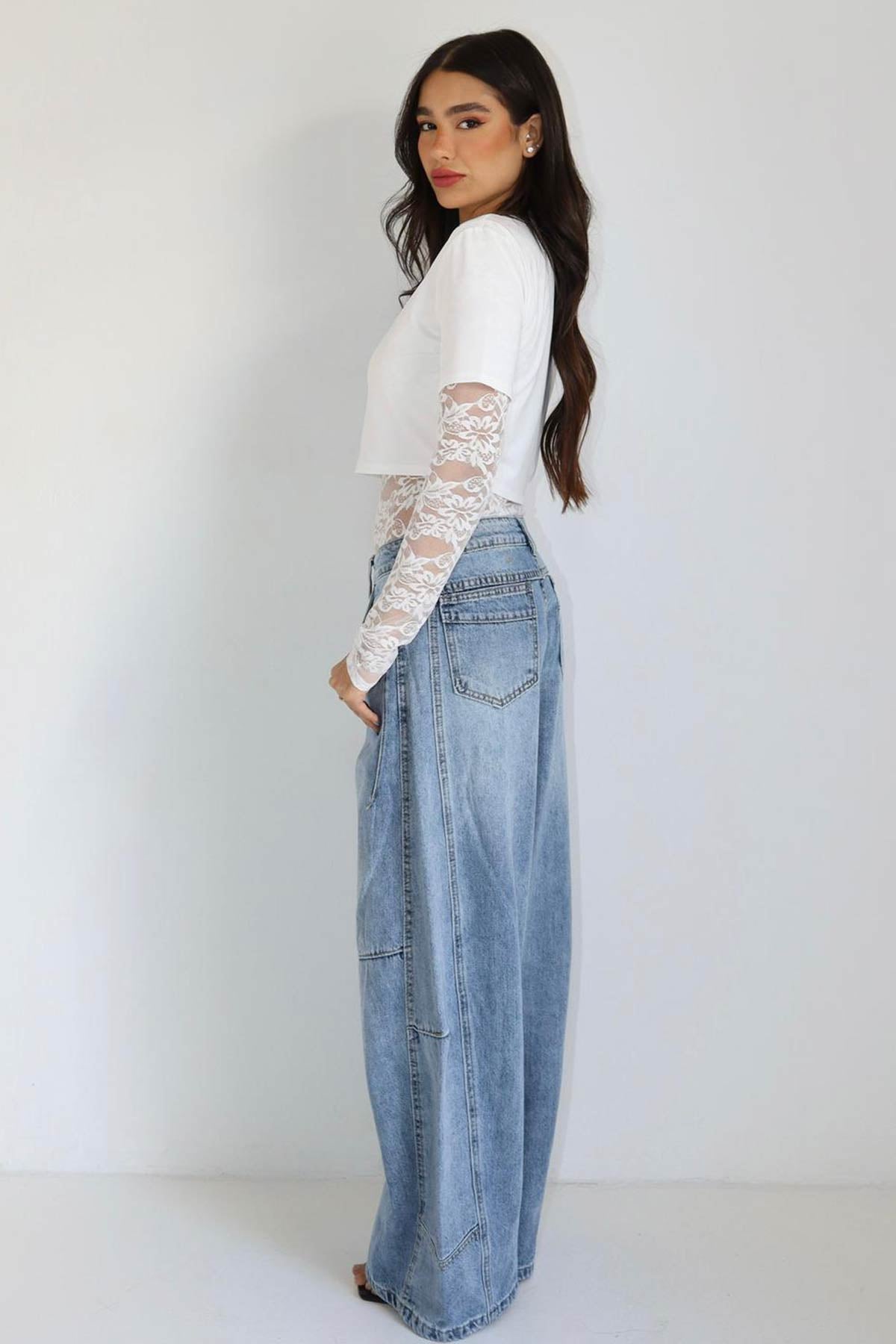 חולצת קרופ תחרה צ׳לסי