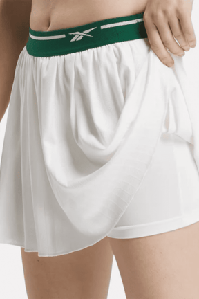 חצאית טניס עם מכנסון לנשים Reebok Cl Q2 Cs מבית המותג ריבוק צבע לבן ירוק-Reebok-2XS-נאקו