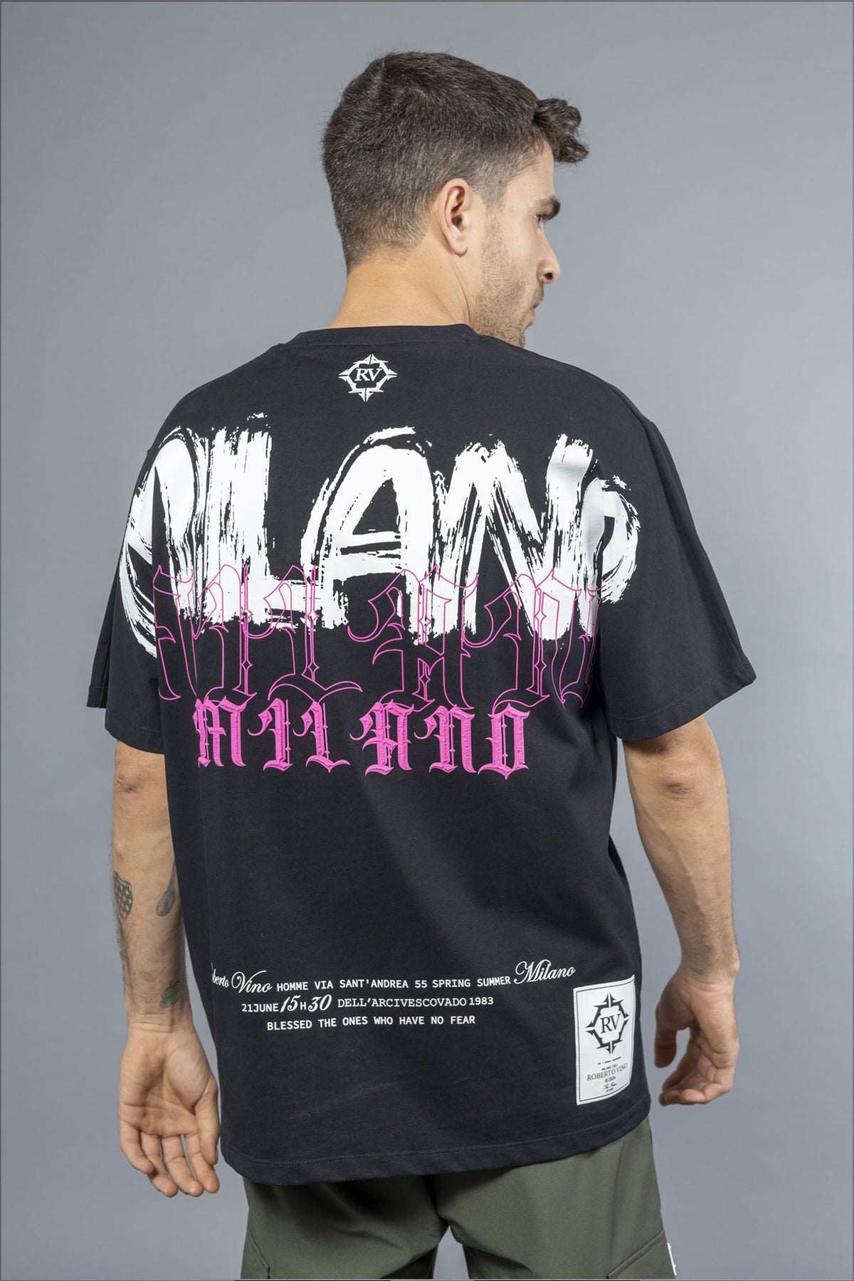 רוברטו וינו חולצת טי אובר סייז גרפיטי בצבע שחור-ורוד לגברים-Roberto Vino-XS-נאקו