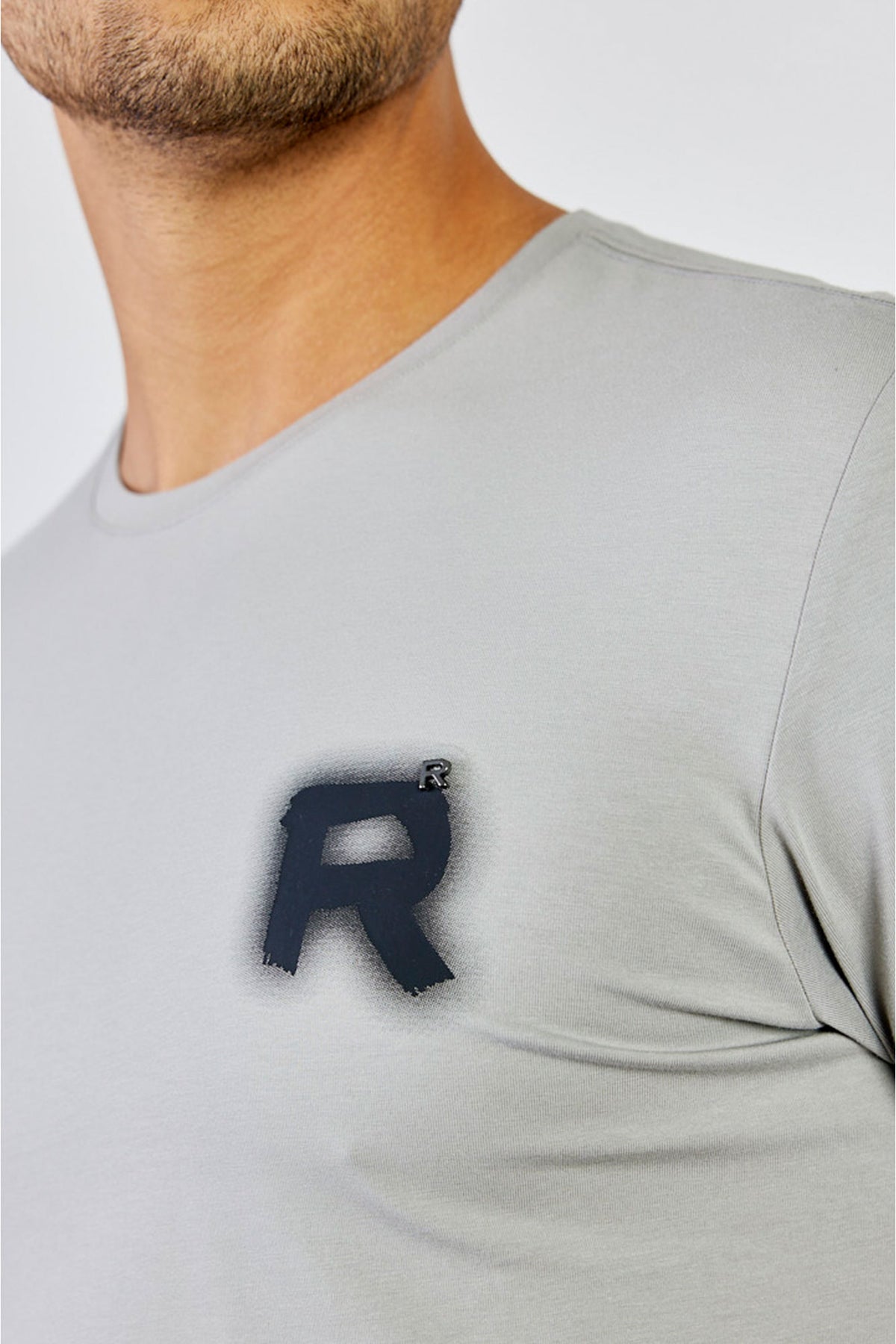 ריפליי חולצת טי שירט קצרה Fade בצבע אפור כהה לגברים-Replay-XS-נאקו