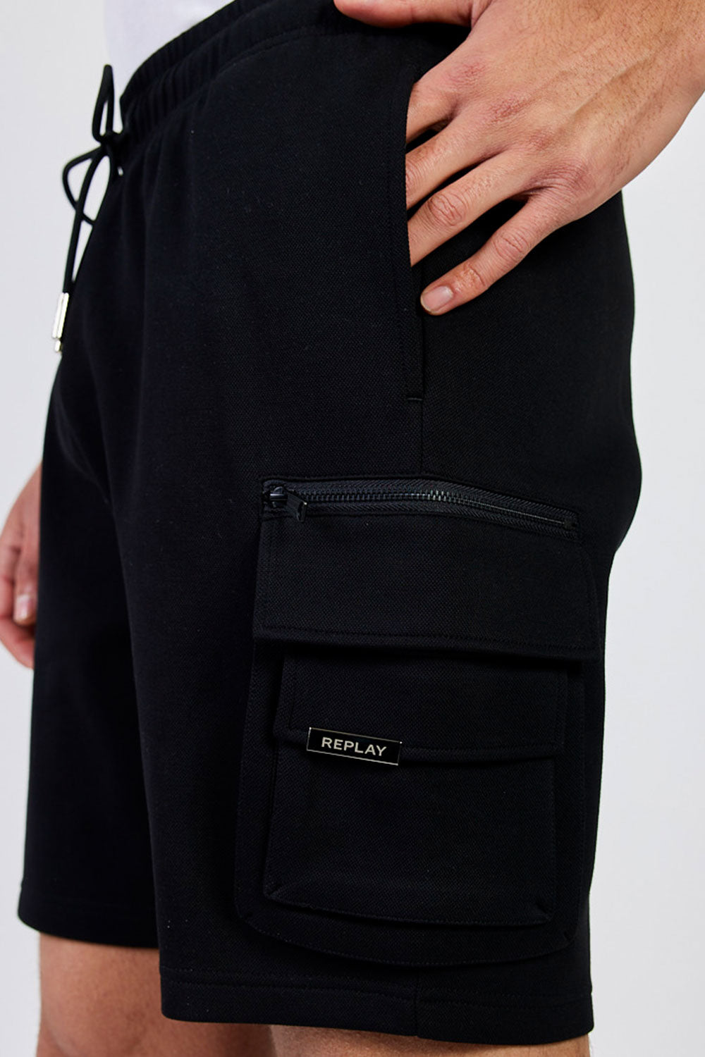 ריפליי מכנס דגמ"ח קצר כותנת פיקה בצבע שחור לגברים-Replay-S-נאקו
