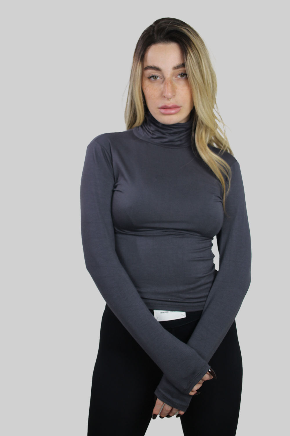 חולצת גולף שרוול ארוך גזרה קצרה בצבע אפור כהה לנשים-LilcoBasic-One Size-נאקו