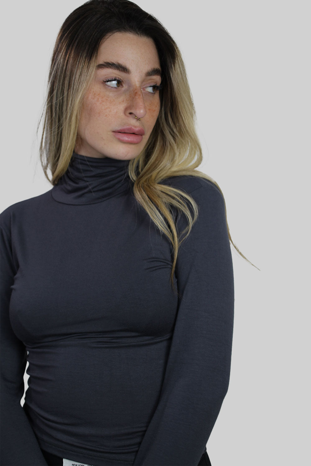 חולצת גולף שרוול ארוך גזרה קצרה בצבע אפור כהה לנשים-LilcoBasic-One Size-נאקו