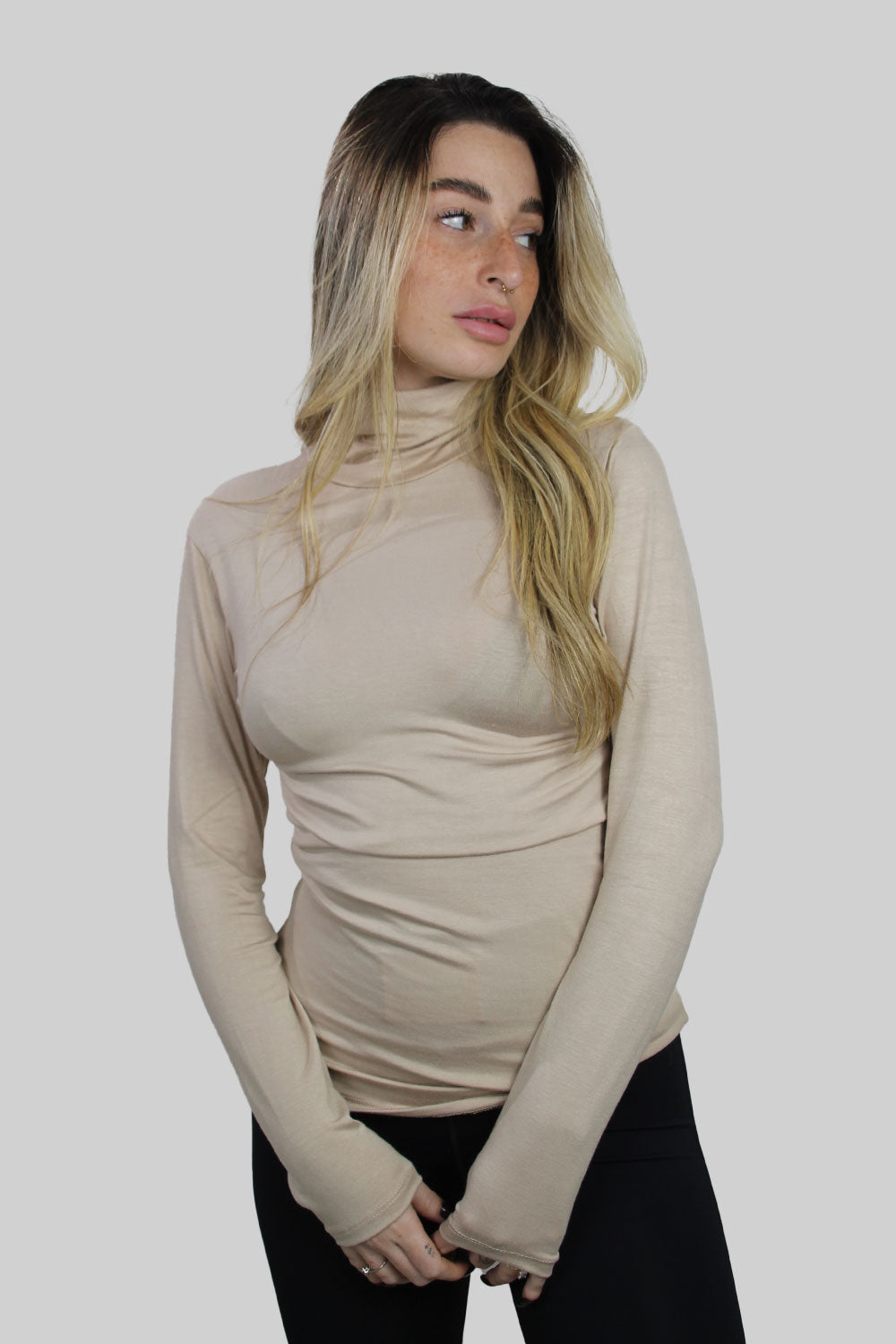 חולצת גולף שרוול ארוך בצבע בז' לנשים-LilcoBasic-One Size-נאקו