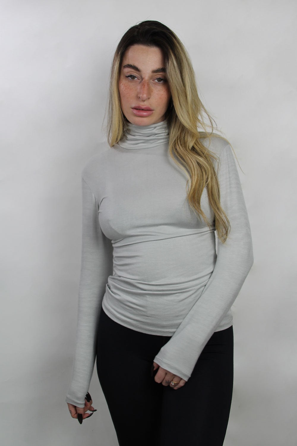 חולצת גולף שרוול ארוך בצבע אפור בהיר לנשים-LilcoBasic-One Size-נאקו