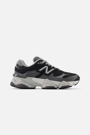 New Balance נעלי סניקרס 9060 בצבע שחור-אפור לנערים ונשים