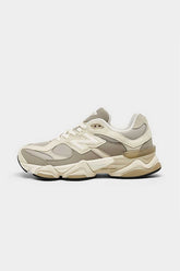 New Balance נעלי סניקרס 9060 בצבע שמנת-לבן לנערים ונשים