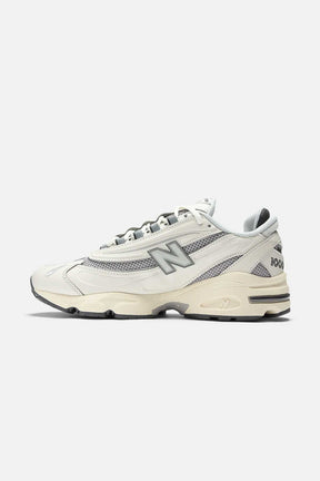 New Balance נעלי סניקרס 1000 בצבע שמנת יוניסקס