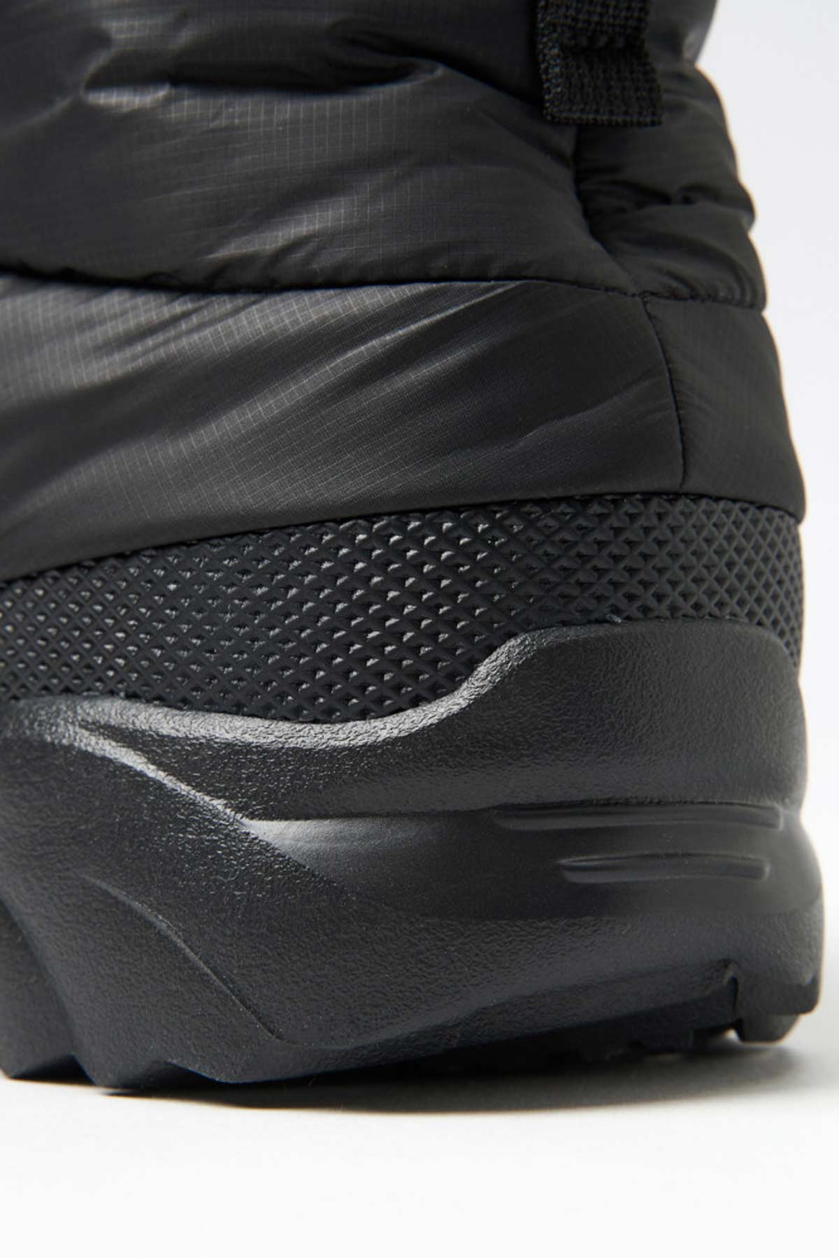 מגפוני North Face Nuptse Traction Chukka