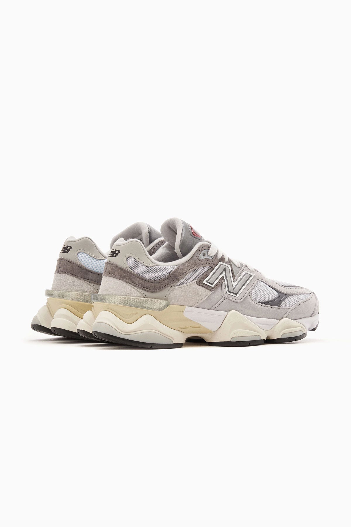 New Balance נעלי סניקרס 9060 בצבע אפור לגברים