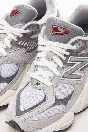 New Balance נעלי סניקרס 9060 בצבע אפור לגברים